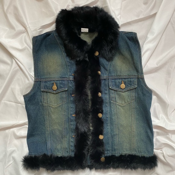 Juicy Couture Jackets & Blazers - 💋 Y2K DENIM VEST WITH FUR TRIM 💋